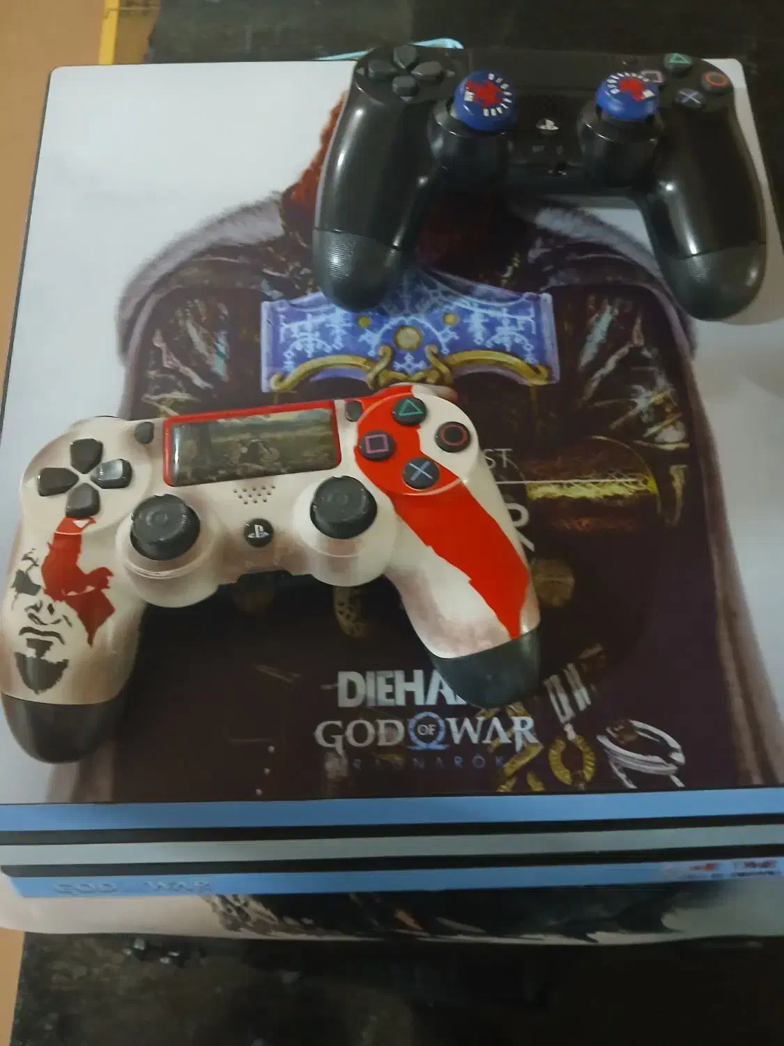 PS4 پرو یک ترابایت به همراه دو تا دسته|کنسول، بازی ویدئویی و آنلاین|باغ ملک, |دیوار