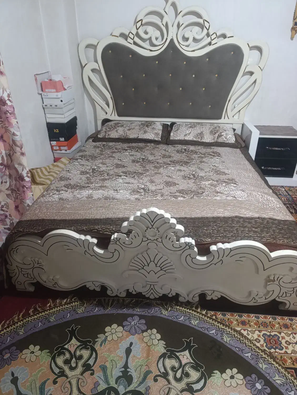 تخت همراه تشک و روتختخی|تخت و سرویس خواب|اردبیل, |دیوار