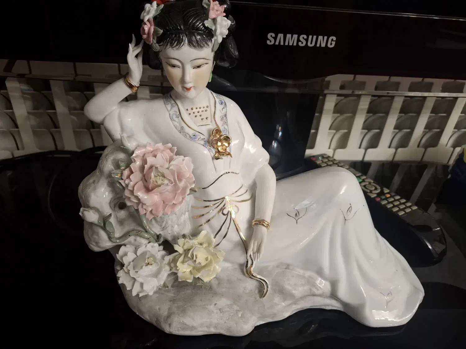 مجسمه اصل شیک بانو چینی خاص|کلکسیون اشیاء عتیقه|تهران, مرزداران|دیوار