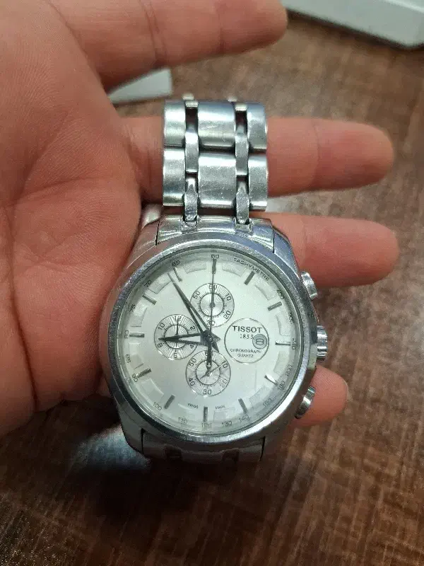 ساعت تیسوت|ساعت|رشت, گیل|دیوار