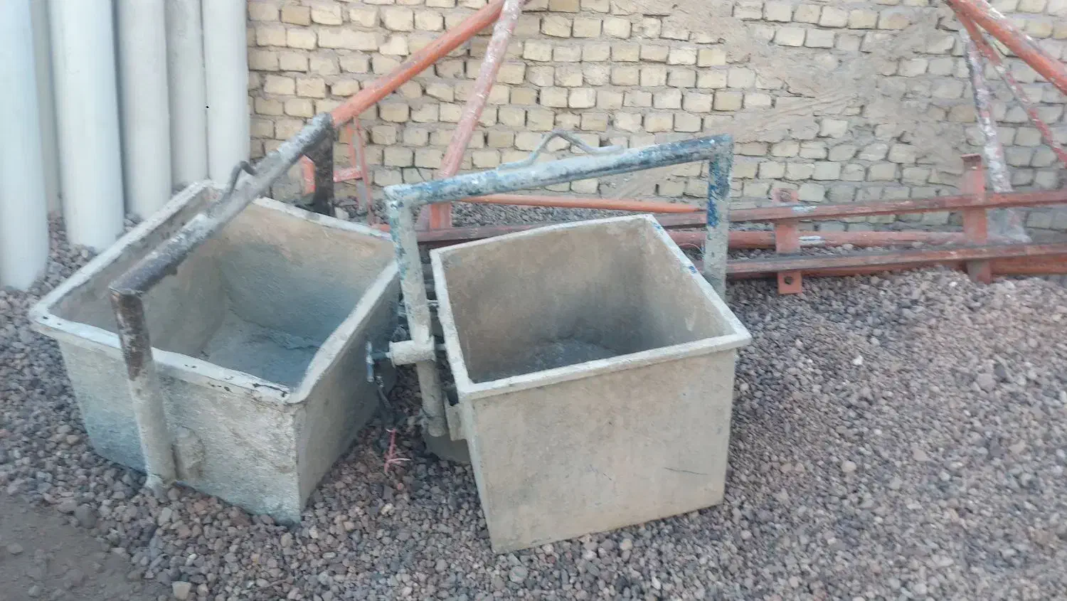 ریل وپایه و ۲ عدد سطل بالابر|مصالح و تجهیزات ساختمان|مشهد, ولیعصر (شهرک غرب)|دیوار