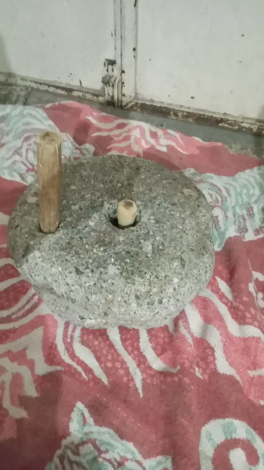 سنگ اسیاب گندم|کلکسیون اشیاء عتیقه|مشهد, ایثار|دیوار