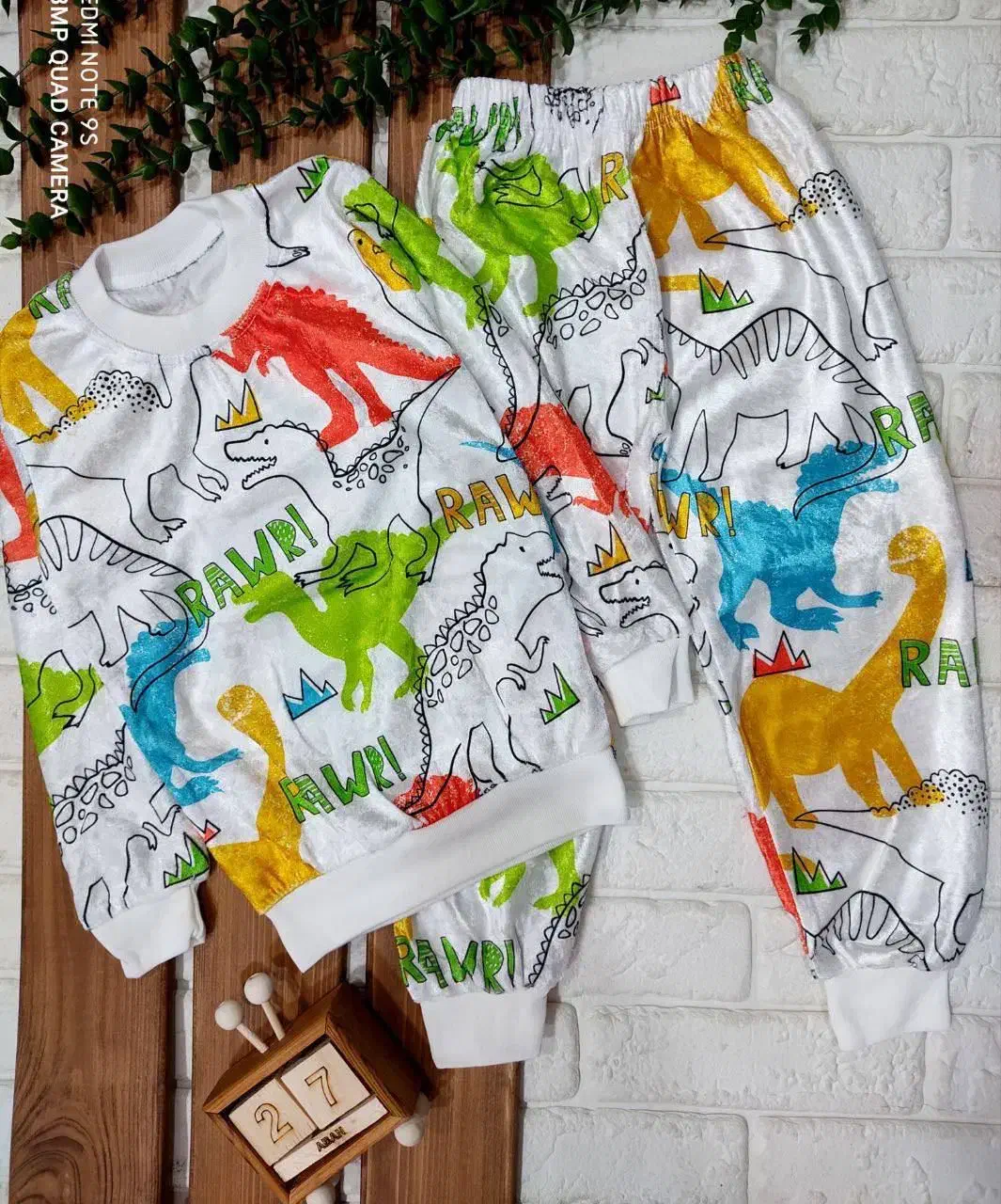 لباس مخمل بچگانه|کفش و لباس بچه|درمیان, |دیوار