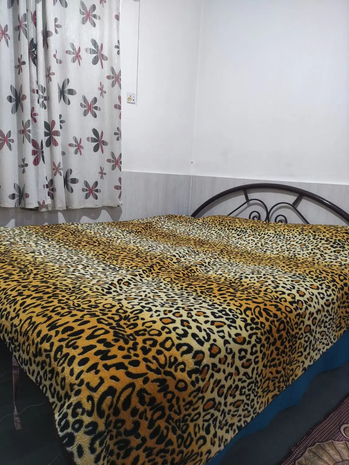 تخت خواب دونفره آهنی همراه با تشک پنبه ای|تخت و سرویس خواب|رامهرمز, |دیوار