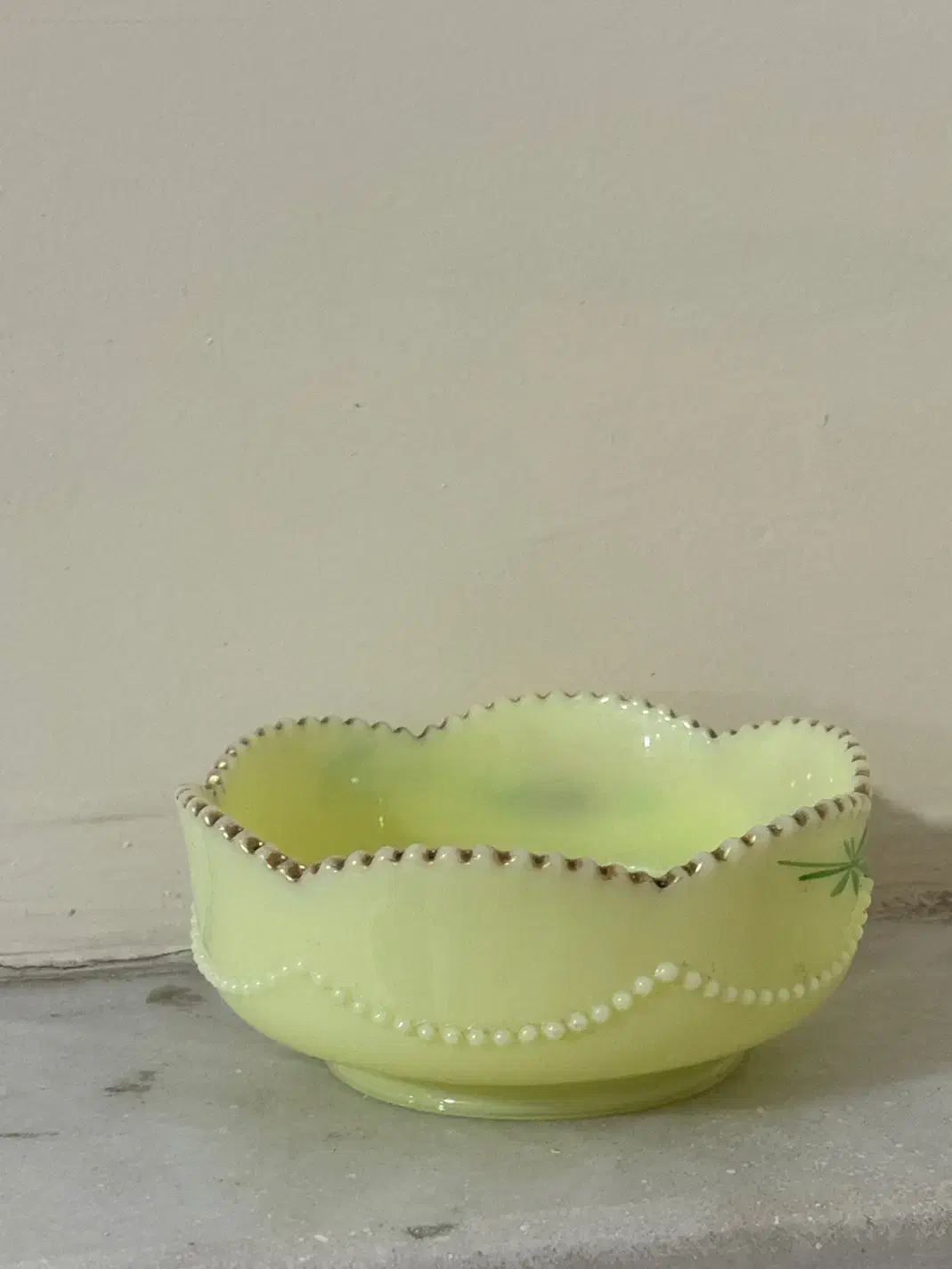 گلدان و کاسه اپالین قدیمی|کلکسیون اشیاء عتیقه|تهران, کاج|دیوار