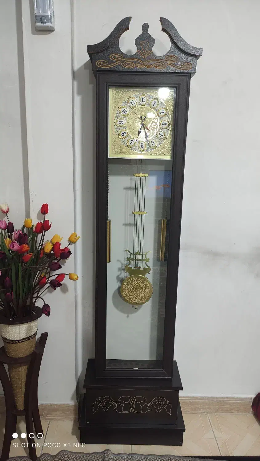 ساعت ایستاده چوبی|ساعت|قدس, شهر‌قدس|دیوار