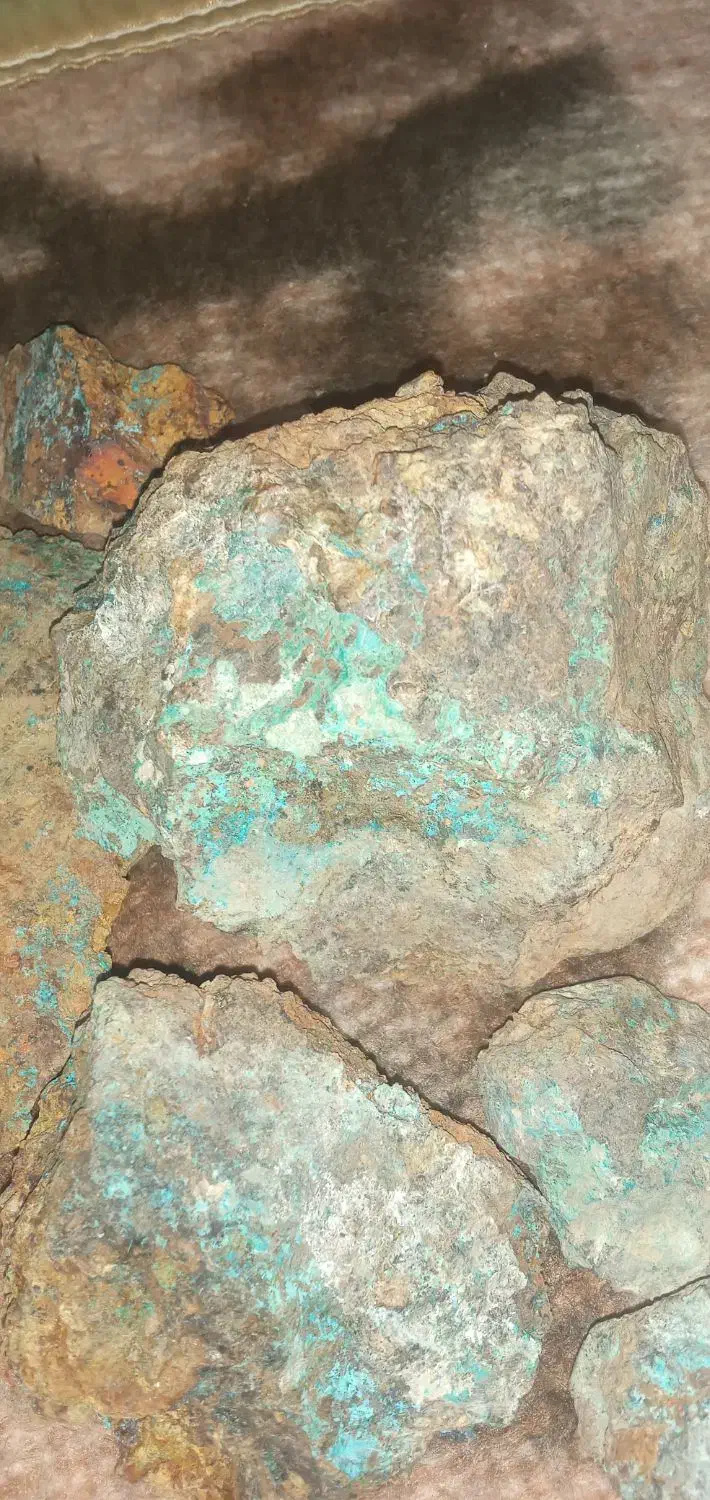 سنگ خام فیروزه|جواهرات|سهند, |دیوار