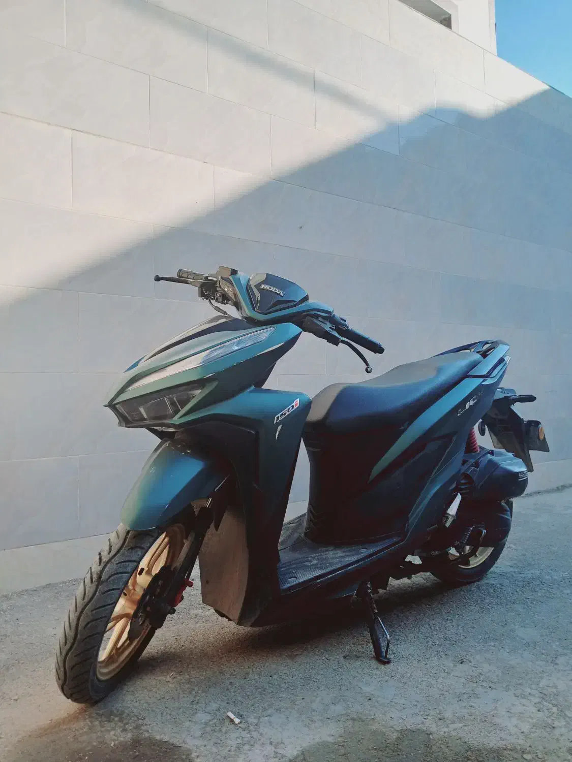 کلیک مدل 1401|موتورسیکلت|فلاورجان, |دیوار