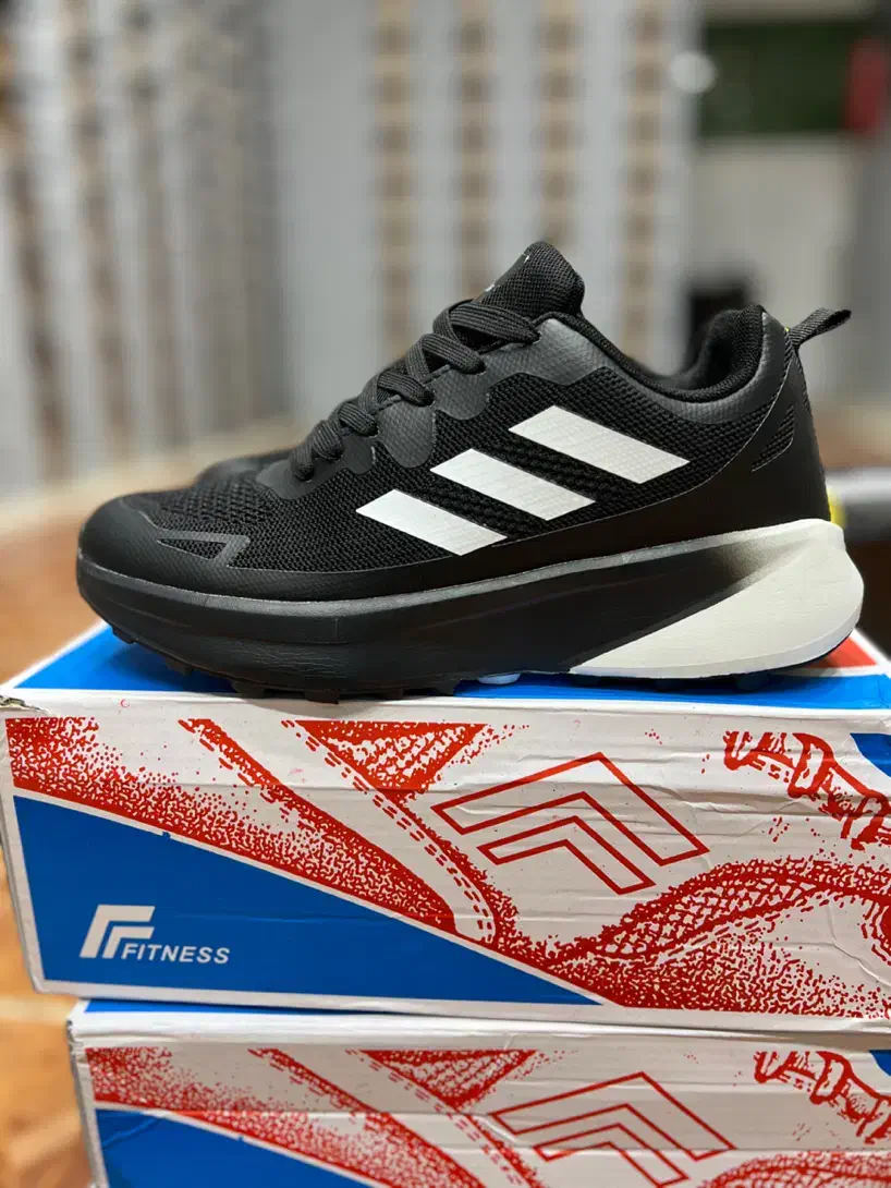 کفش آدیداس خارجی|کیف، کفش، کمربند|شیراز, شهرک سراج‎|دیوار