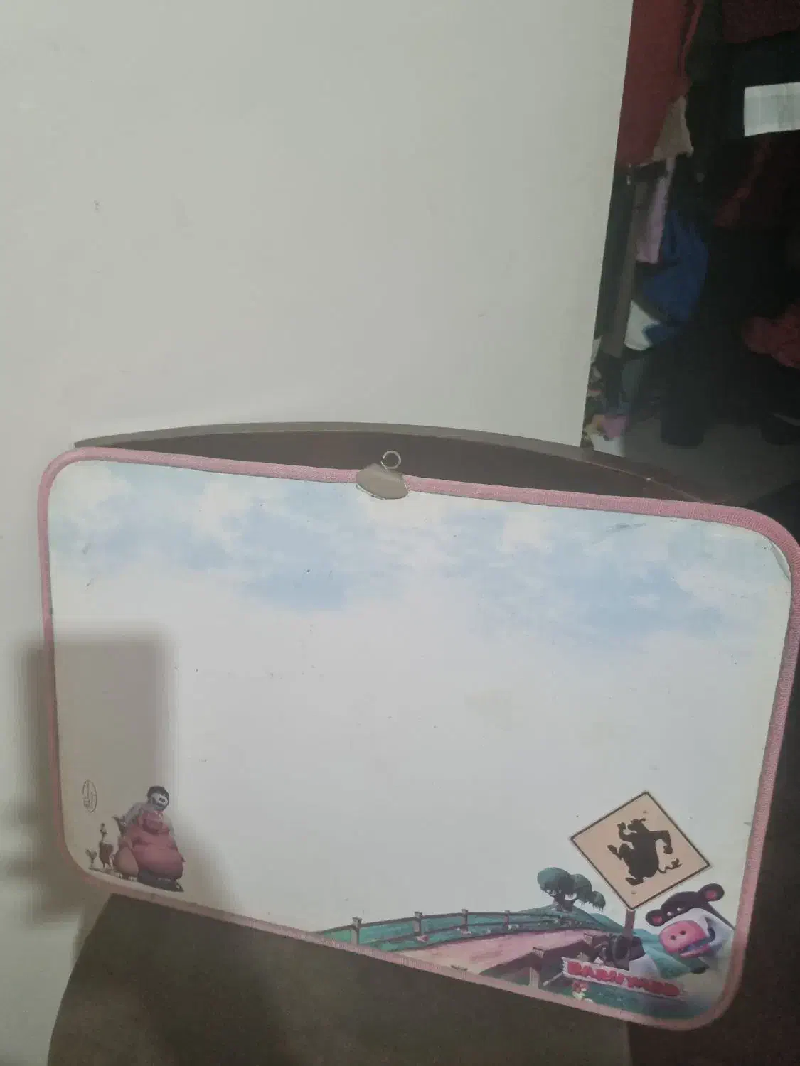 تعدادی عروسک و تخته وایت برد کودک|اسباببازی بچه|کرج, کرج نو|دیوار