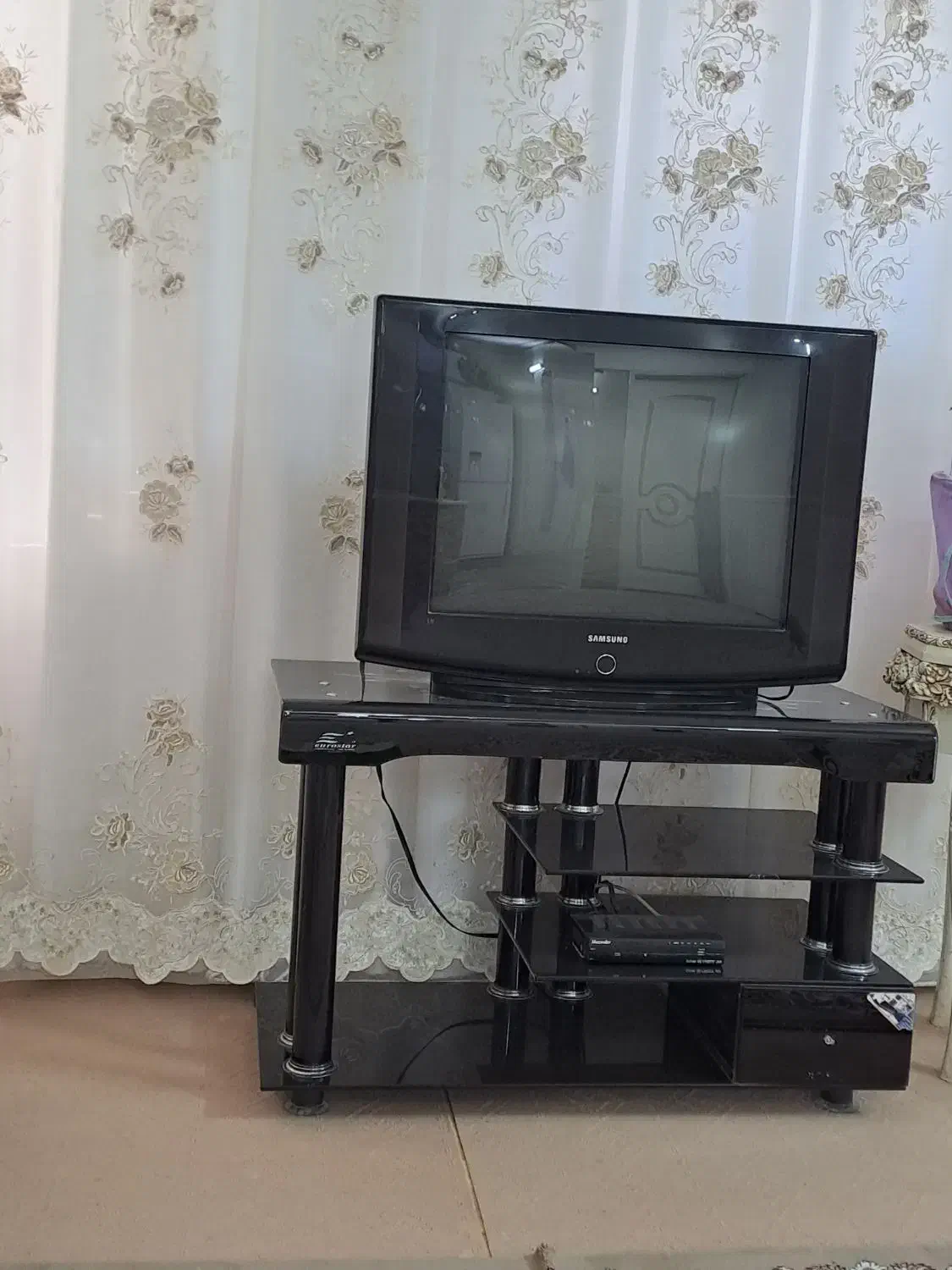 تلویزیون و میز|تلویزیون و پروژکتور|اردکان, |دیوار