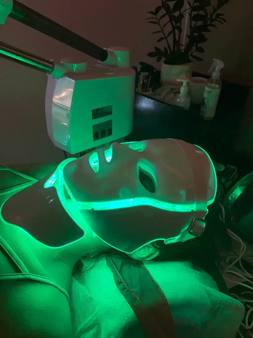 دستگاه بخور و ماسک led|آرایشگاه و سالنهای زیبایی|رشت, گلسار|دیوار