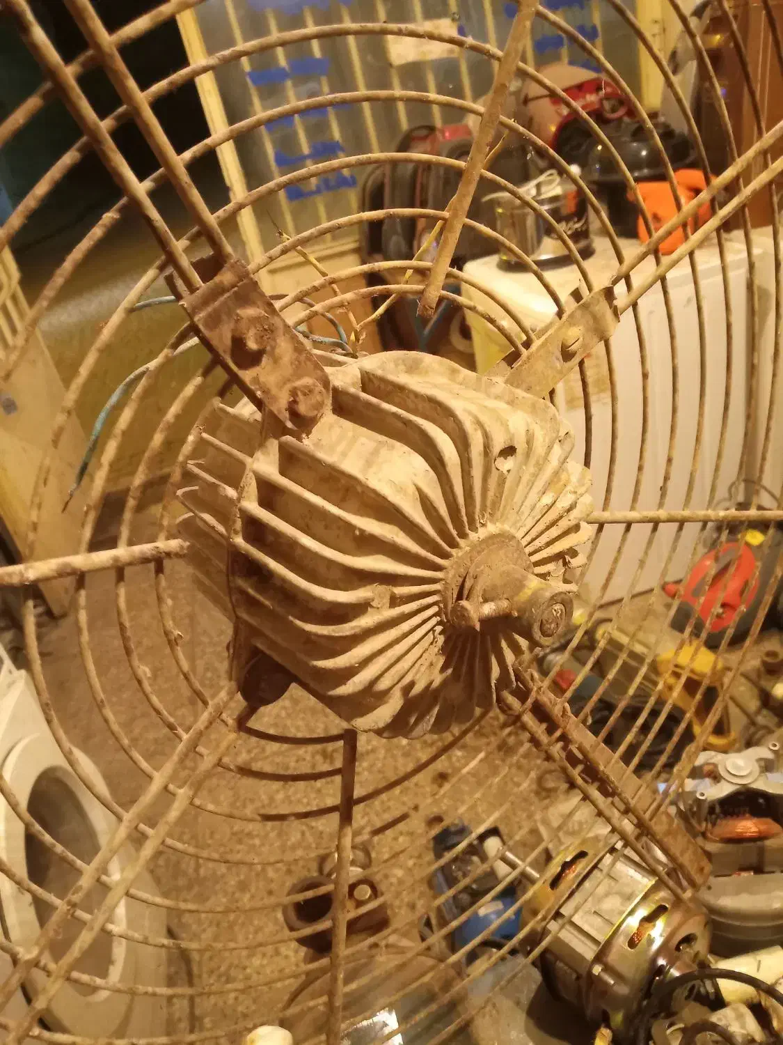 فن تهویه تگ فاز دو عدد  سیم پیچ فابریگ قدیمی|پنکه و تصفیه‌کنندهٔ هوا|نمین, |دیوار