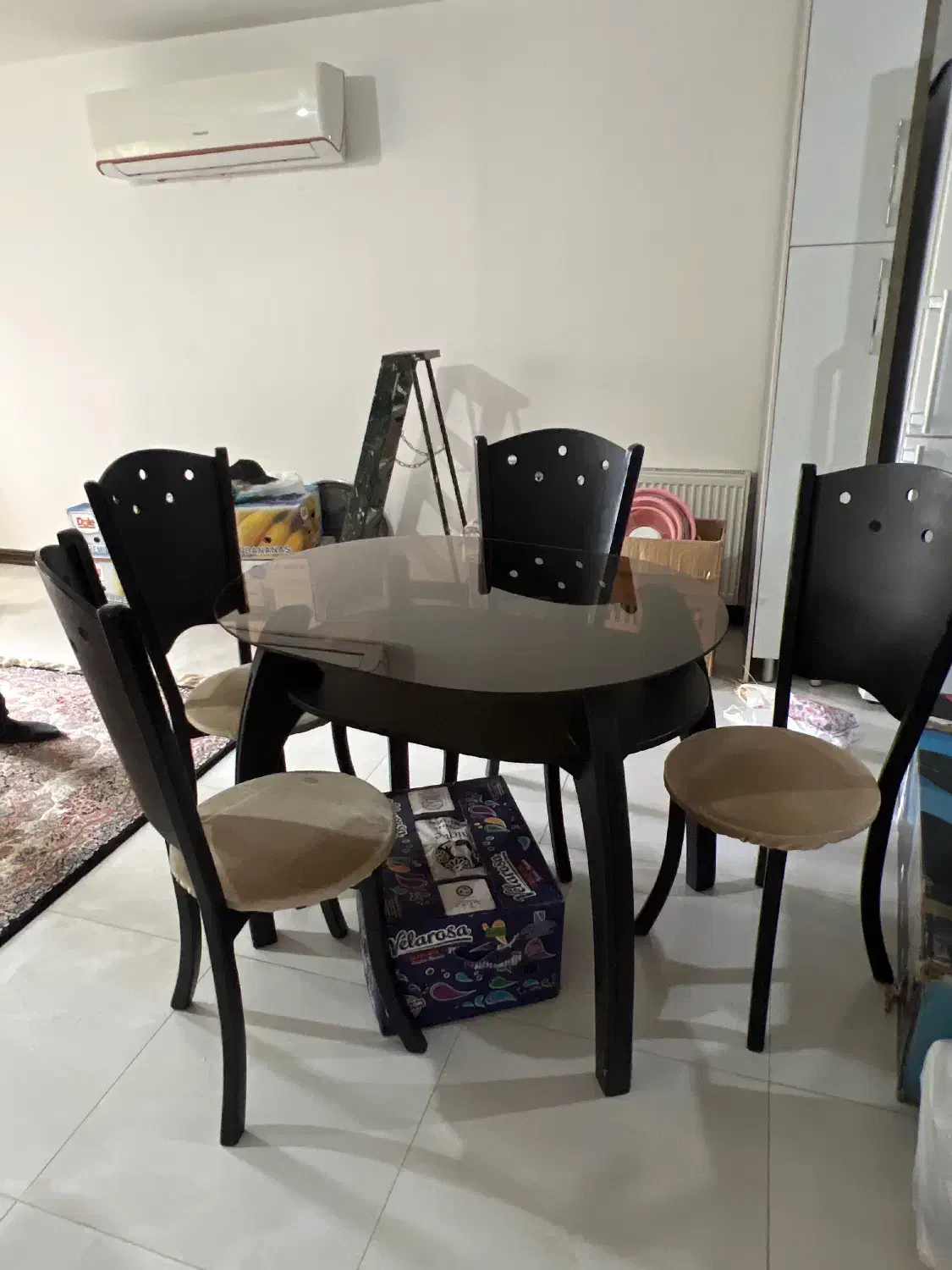 میز ناهارخوری ۴ نفره شیشهای + ۴ صندلی|میز و صندلی غذاخوری|بابلسر, |دیوار