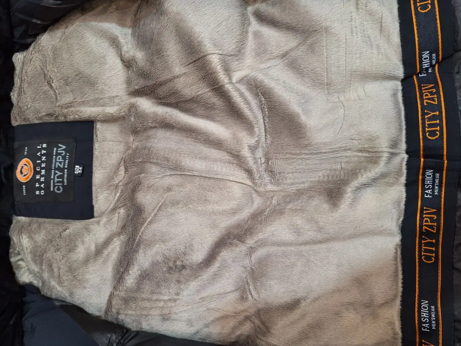 کاپشن|لباس|شازند, |دیوار