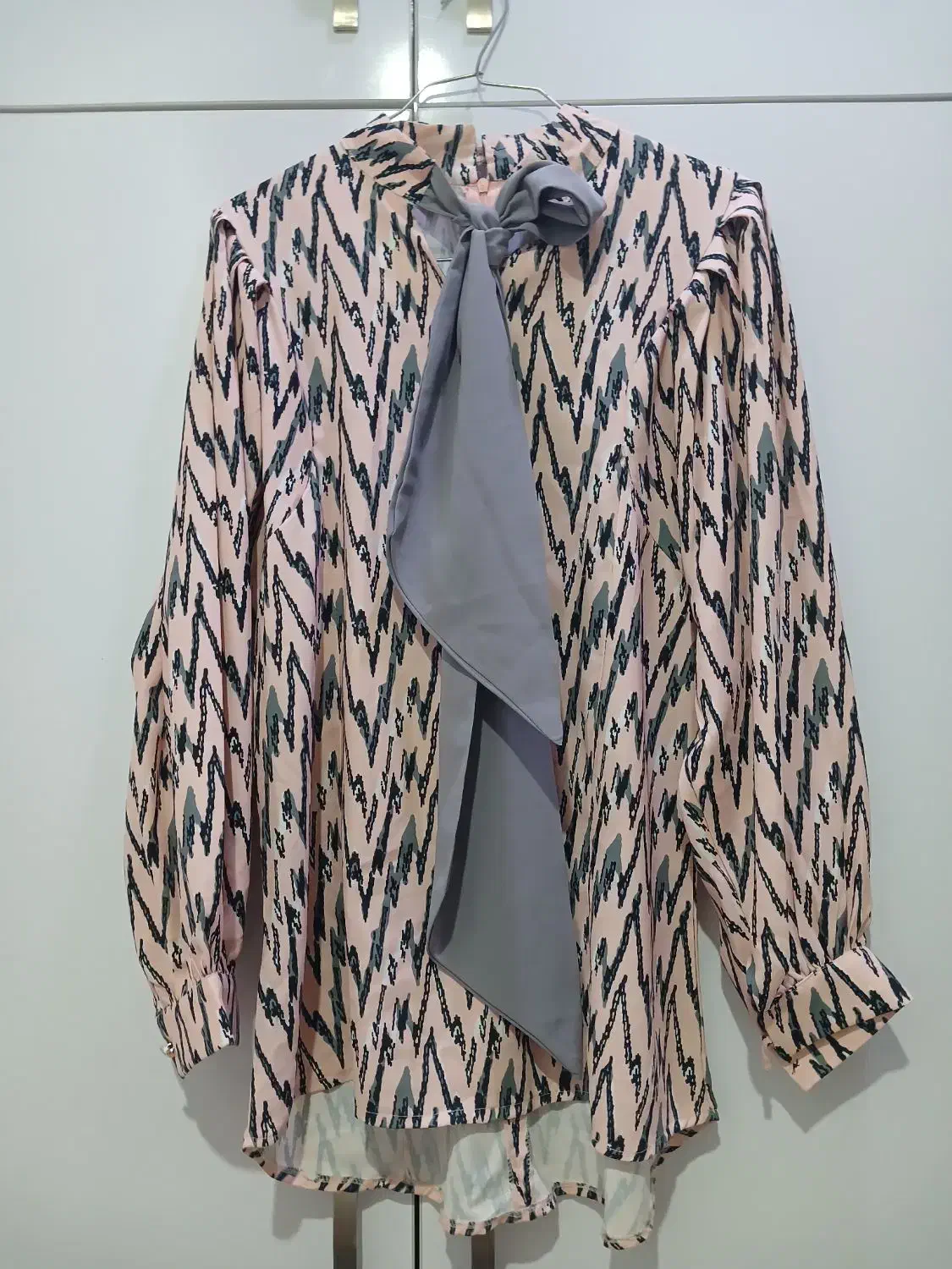 شومیز مجلسی|لباس|ری, علایین|دیوار