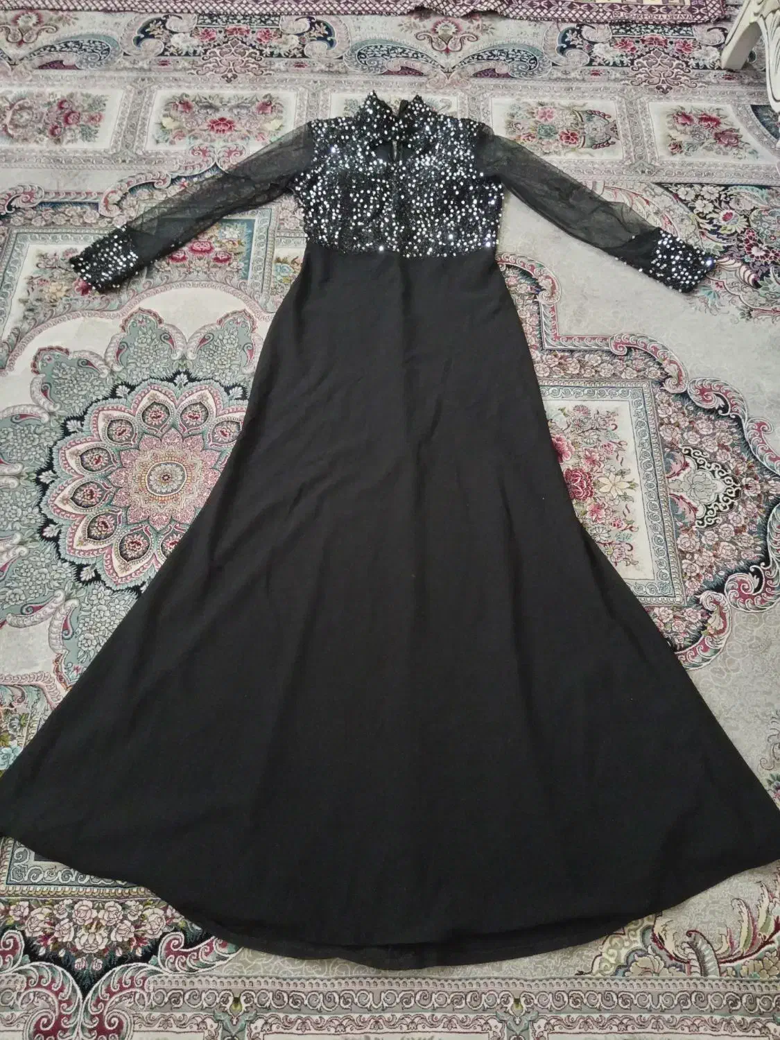 لباس مجلسی|لباس|زبرخان, |دیوار