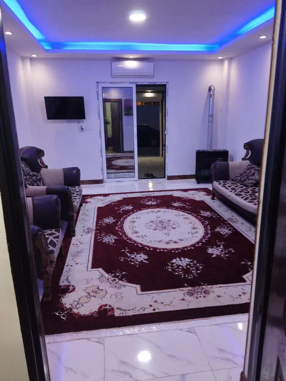 مبل هفت نفره|مبلمان خانگی و میز عسلی|نور, |دیوار