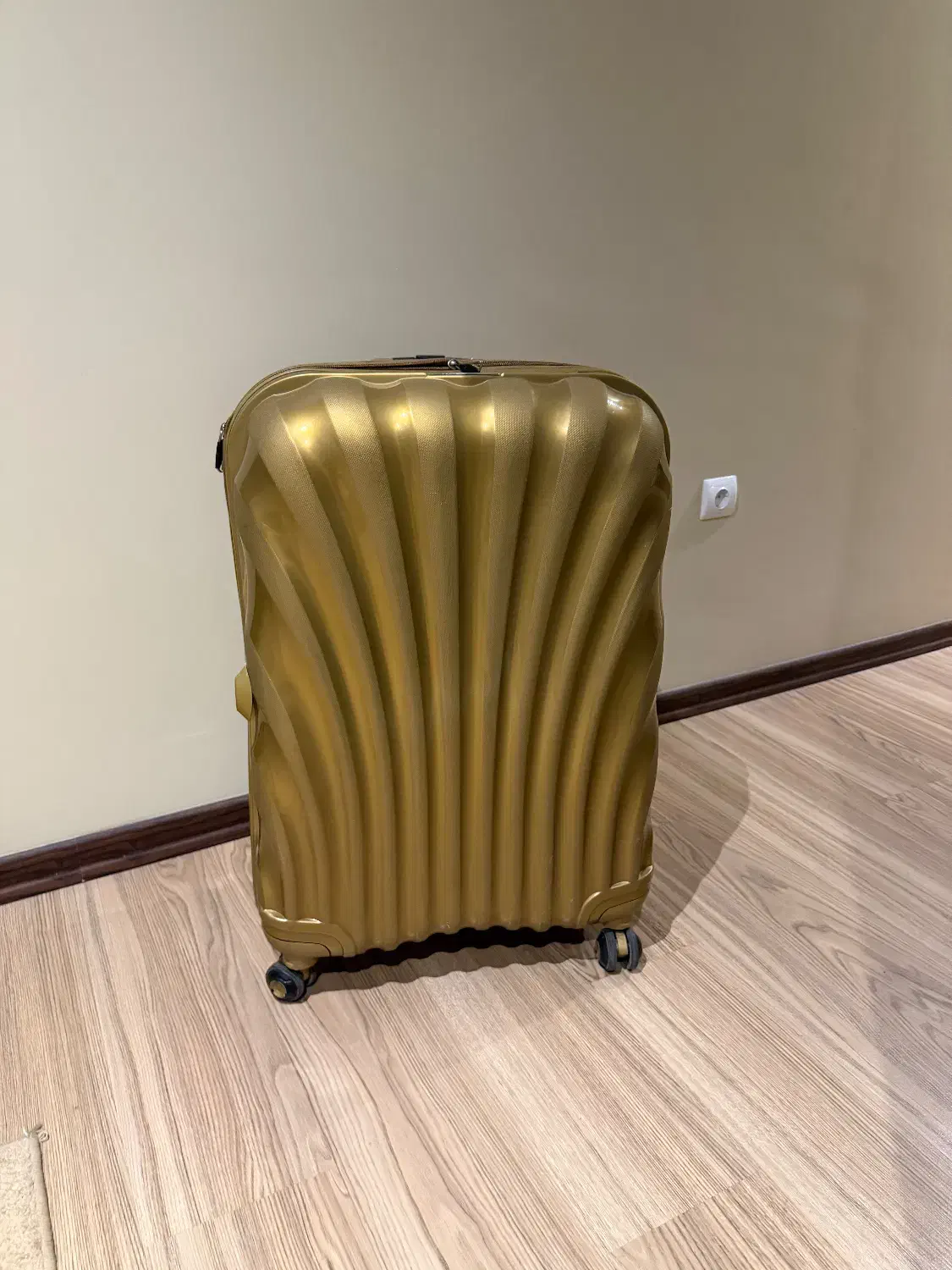 چمدان پلی کربن مارک ترکیه vis|کیف، کفش، کمربند|تبریز, |دیوار