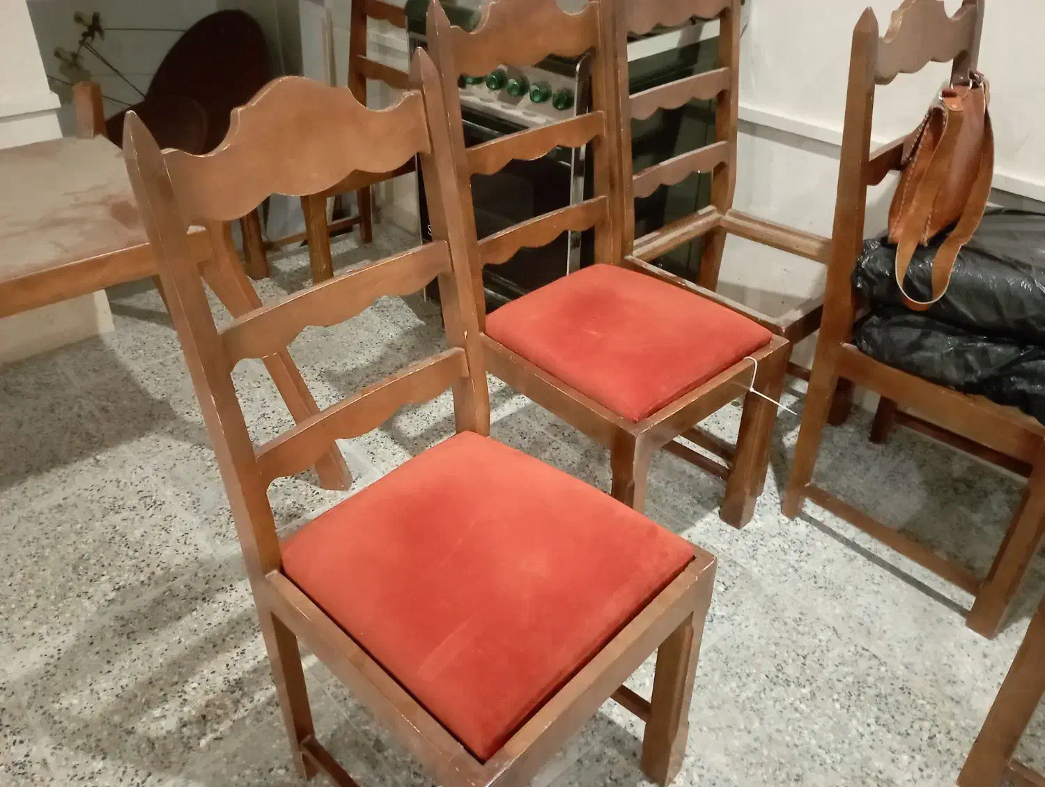 ۶عدد صندلی چوبی  سالم و محکم|صندلی و نیمکت|شیراز, دکتر حسابی|دیوار