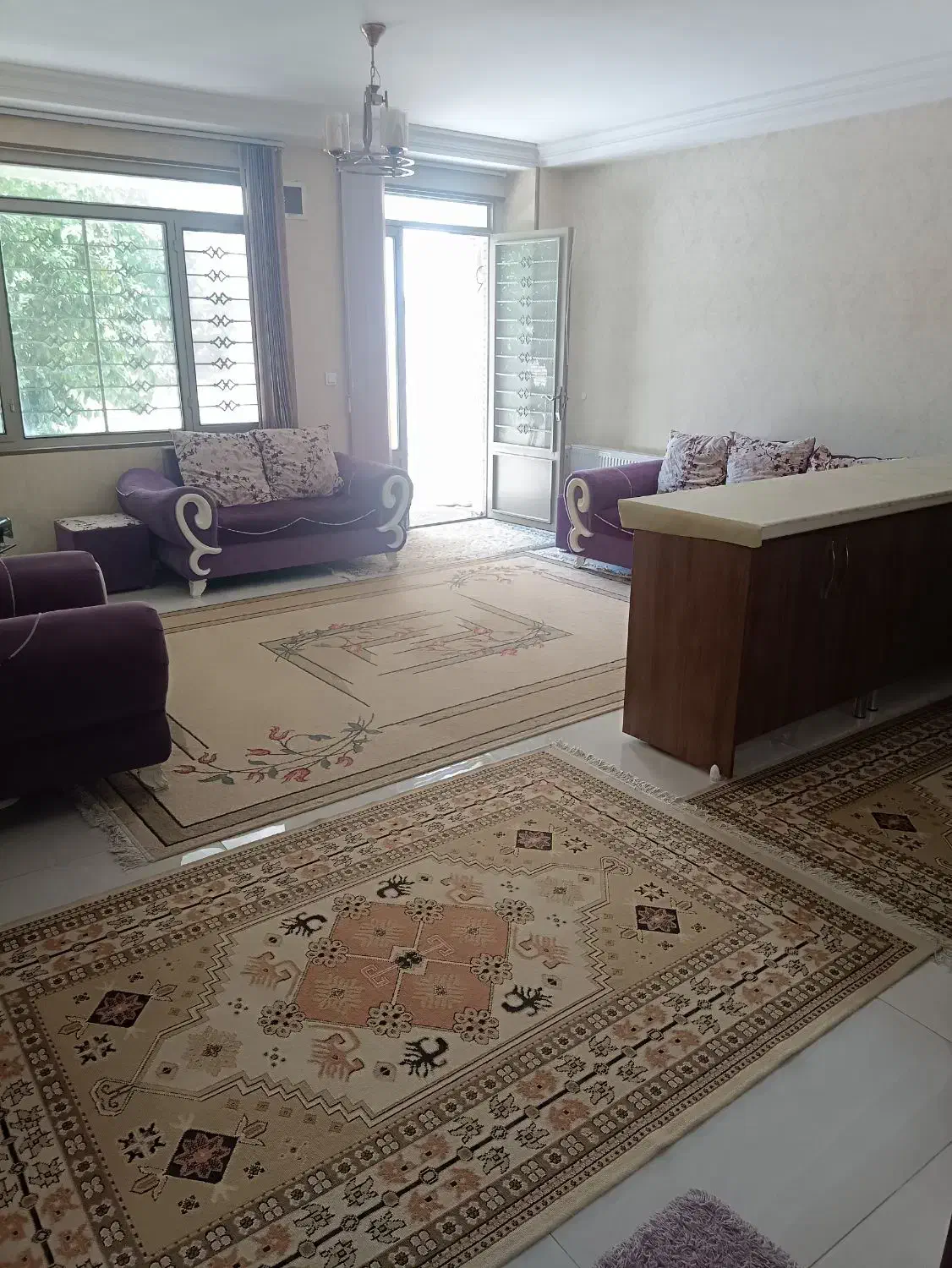 منزل دربست همکف همراه پارکینگ و حیاط با امکانات|اجارهٔ کوتاه‌مدت آپارتمان و سوئیت|شیراز, شاهچراغ|دیوار