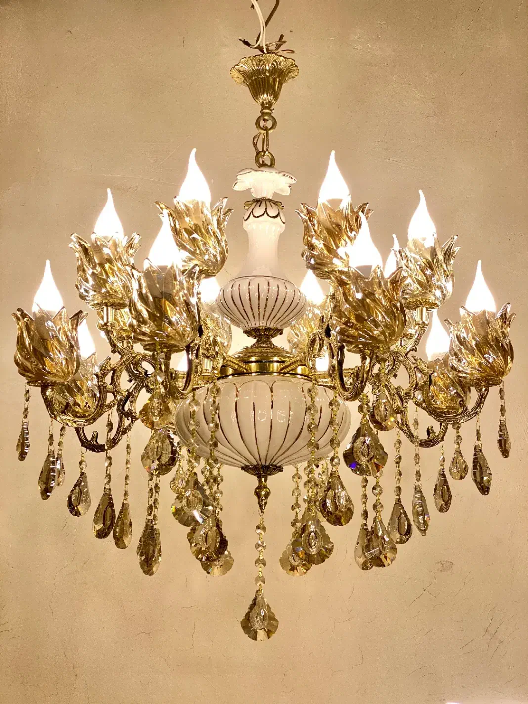 لوستر شانــزده شعله/تعویض لوستر کهنه با نو|لوستر و چراغ آویز|تهران, نعمتآباد|دیوار