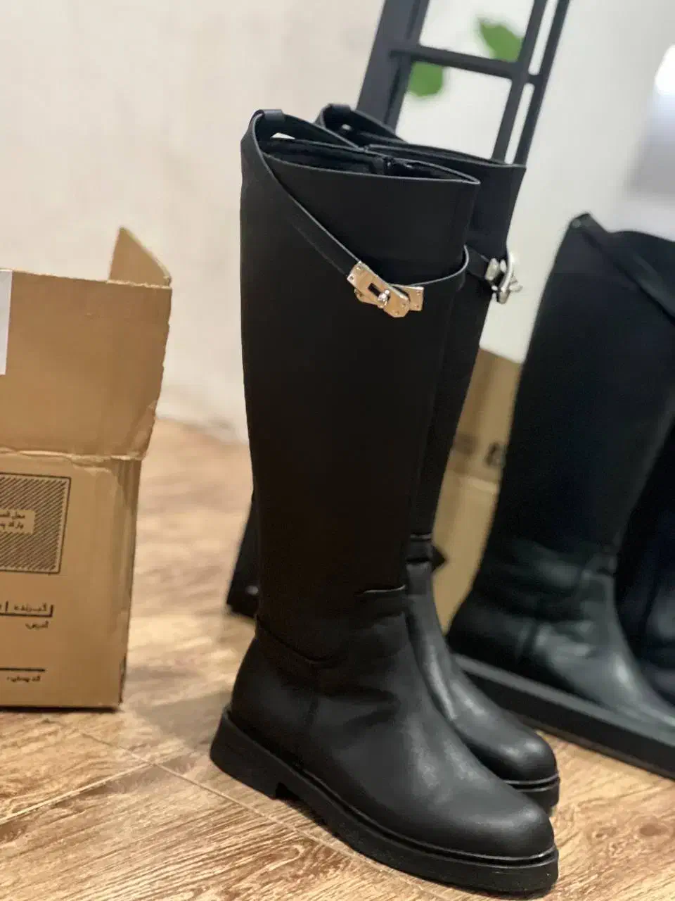 بوت بلند رنگ مشکی|کیف، کفش، کمربند|خوی, |دیوار