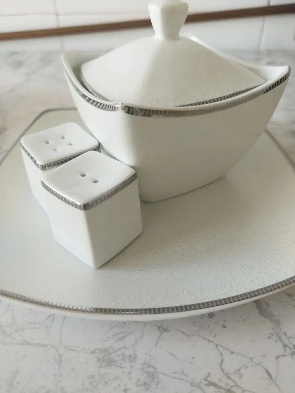 چینی لورین چینی|ظروف سرو و پذیرایی|پاکدشت, پارچین|دیوار