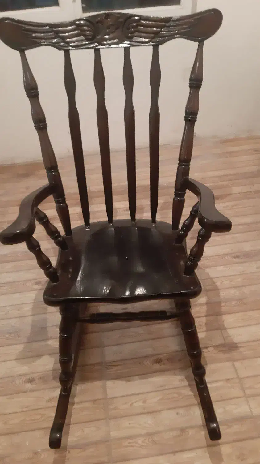 صندلی راک|صندلی و نیمکت|شیراز, میرزاکوچک خان|دیوار