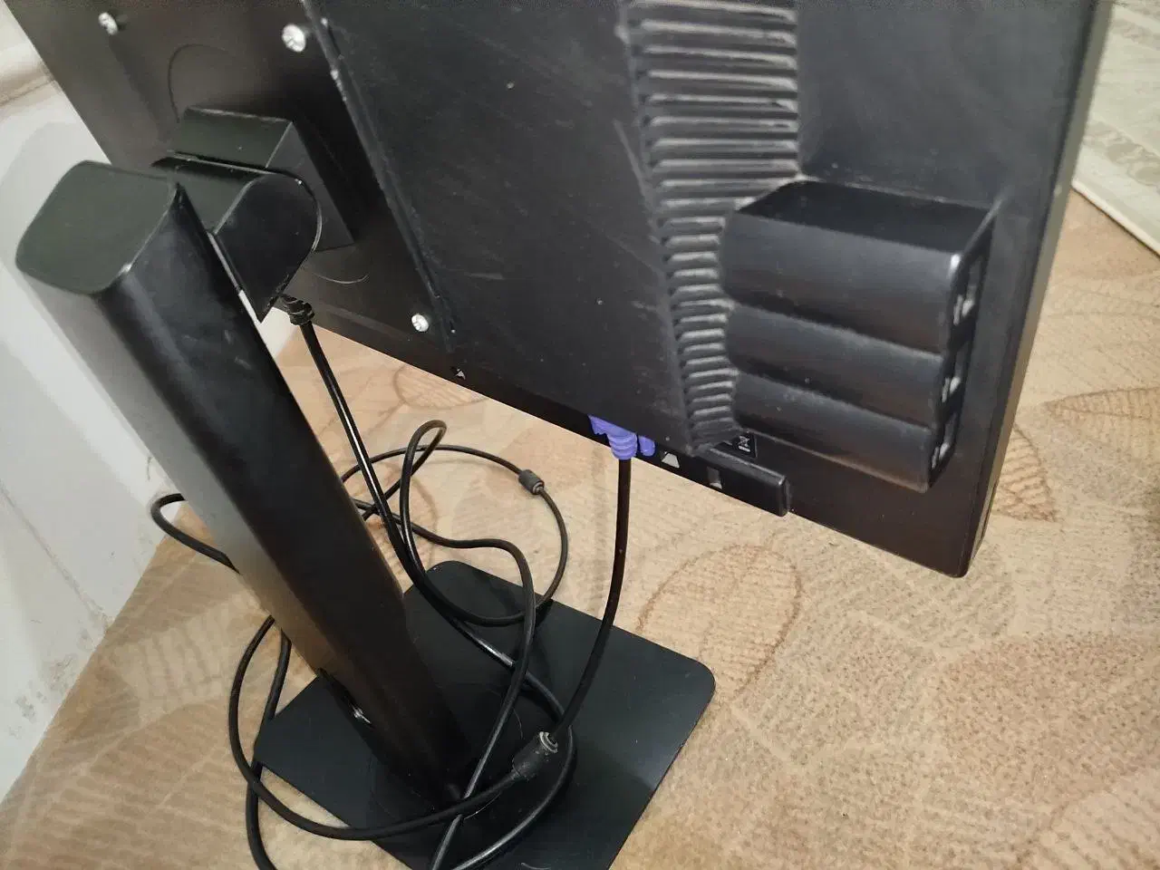 مانیتور (درجهDell 22.(۳۶۰اینچ|قطعات و لوازم جانبی رایانه|قم, شاه ابراهیم|دیوار