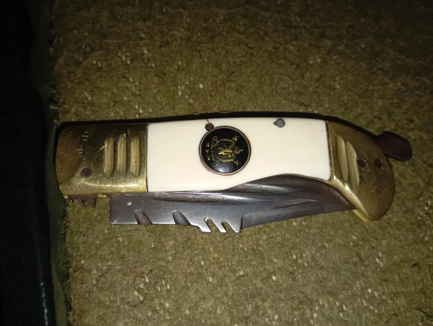 چاقو دنده ای عتیقه|کلکسیون اشیاء عتیقه|پرند, فاز ۲|دیوار