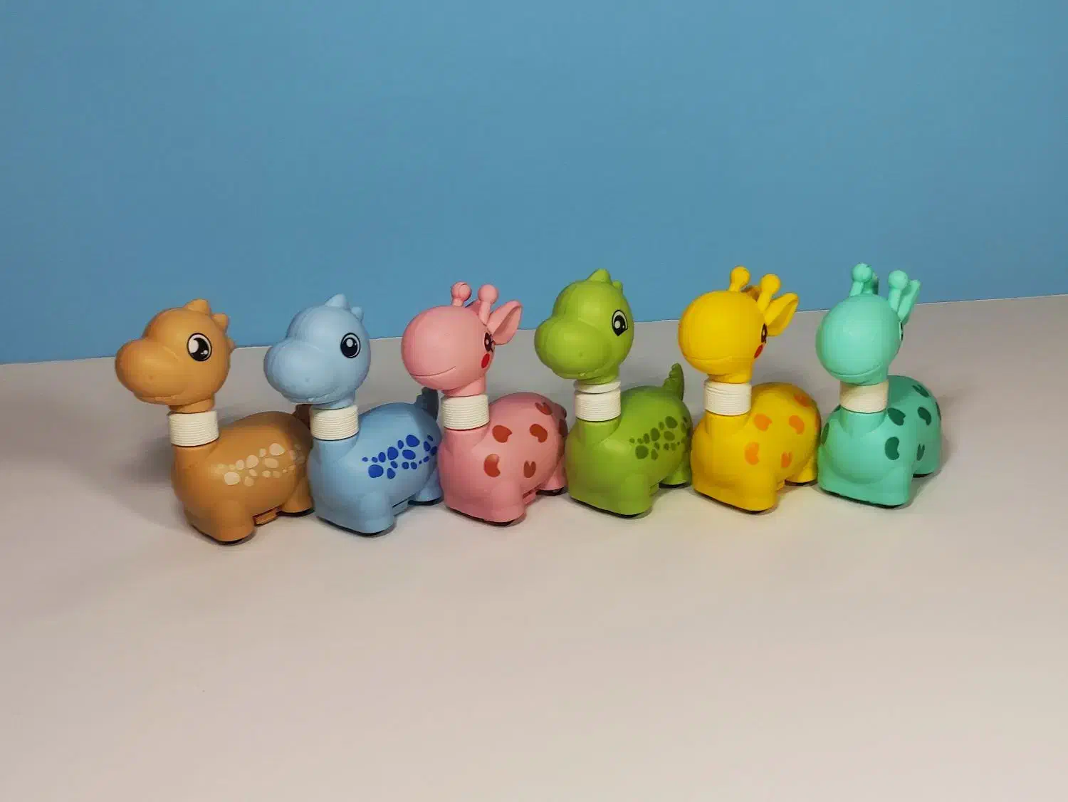 دایناسور زرافه اسباببازی قدرتی آبسرد کن مکعب ابری|اسباببازی بچه|قم, چهل درخت|دیوار