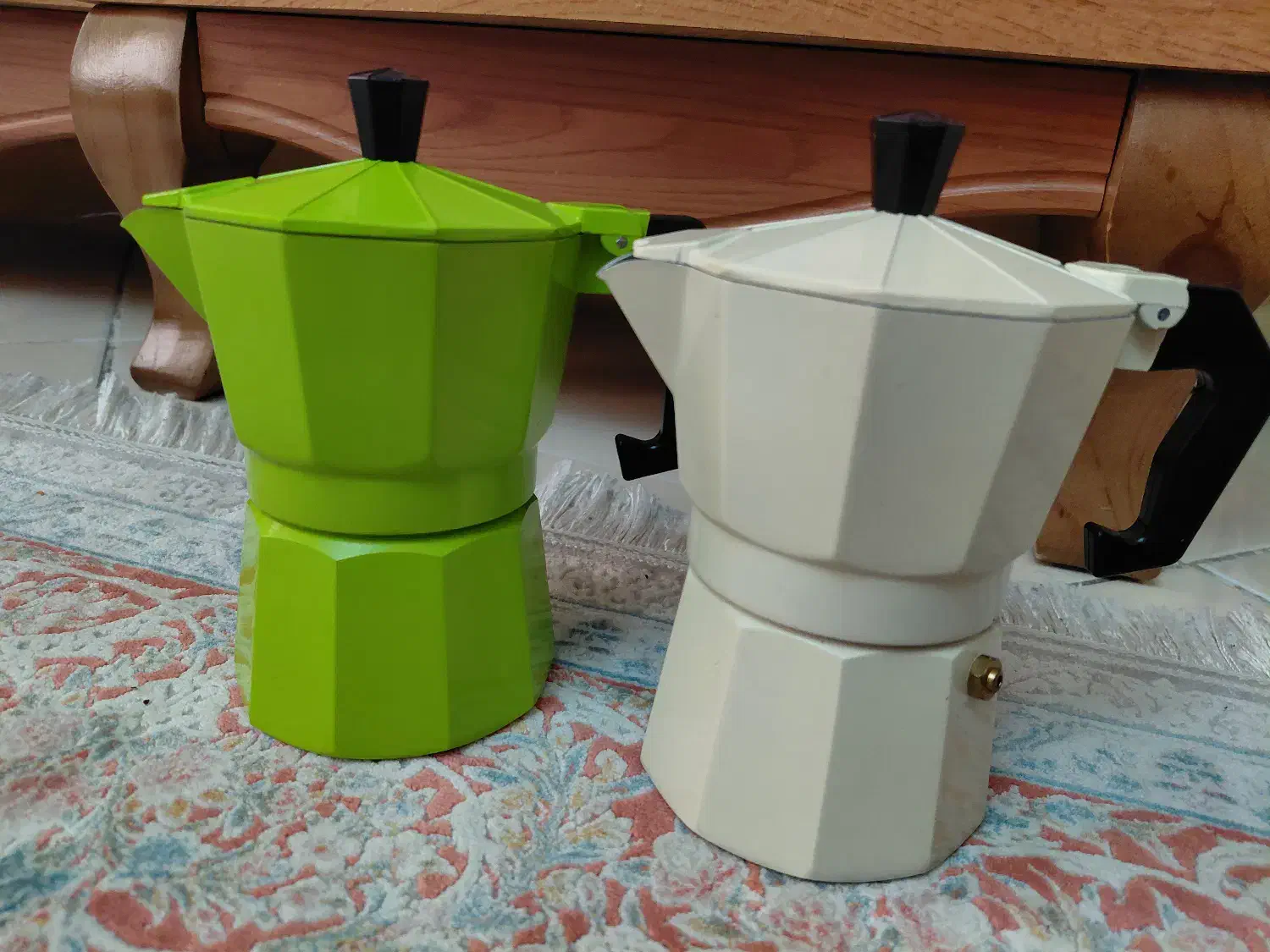 تعدادی موکاپاد|سماور، چایساز، قهوهساز|اندیشه, اندیشه فاز ۳|دیوار