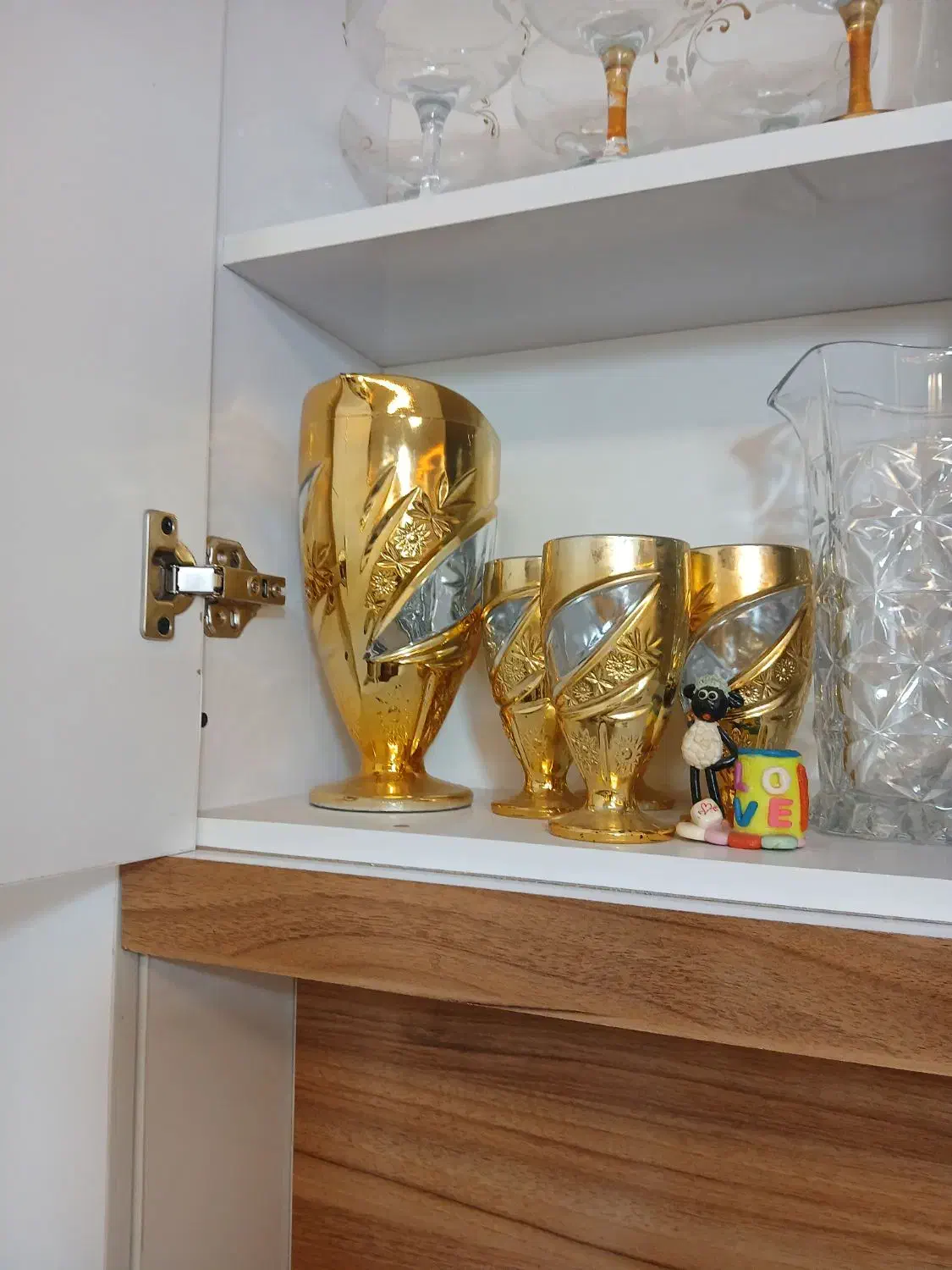 تنگ جام و پارچلیوان طلایی لیوان فرانسویی|ظروف سرو و پذیرایی|نیشابور, گنبد سبز|دیوار