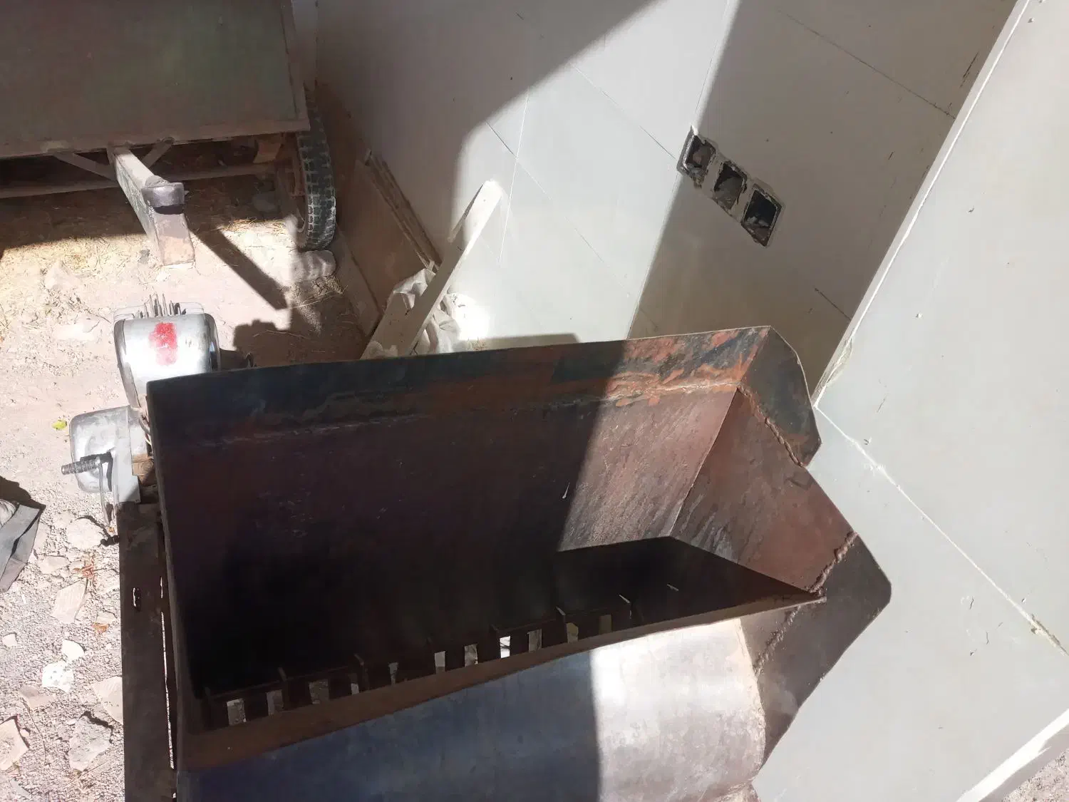 ابزار کار|ماشین‌آلات صنعتی|سرایان, |دیوار