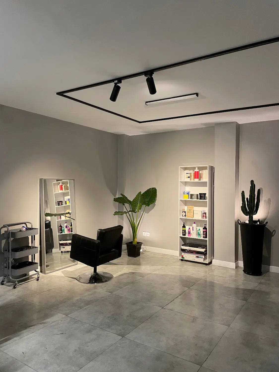 واحد ۸۰ متری+ ۶۰ متر حیاط اختصاصی