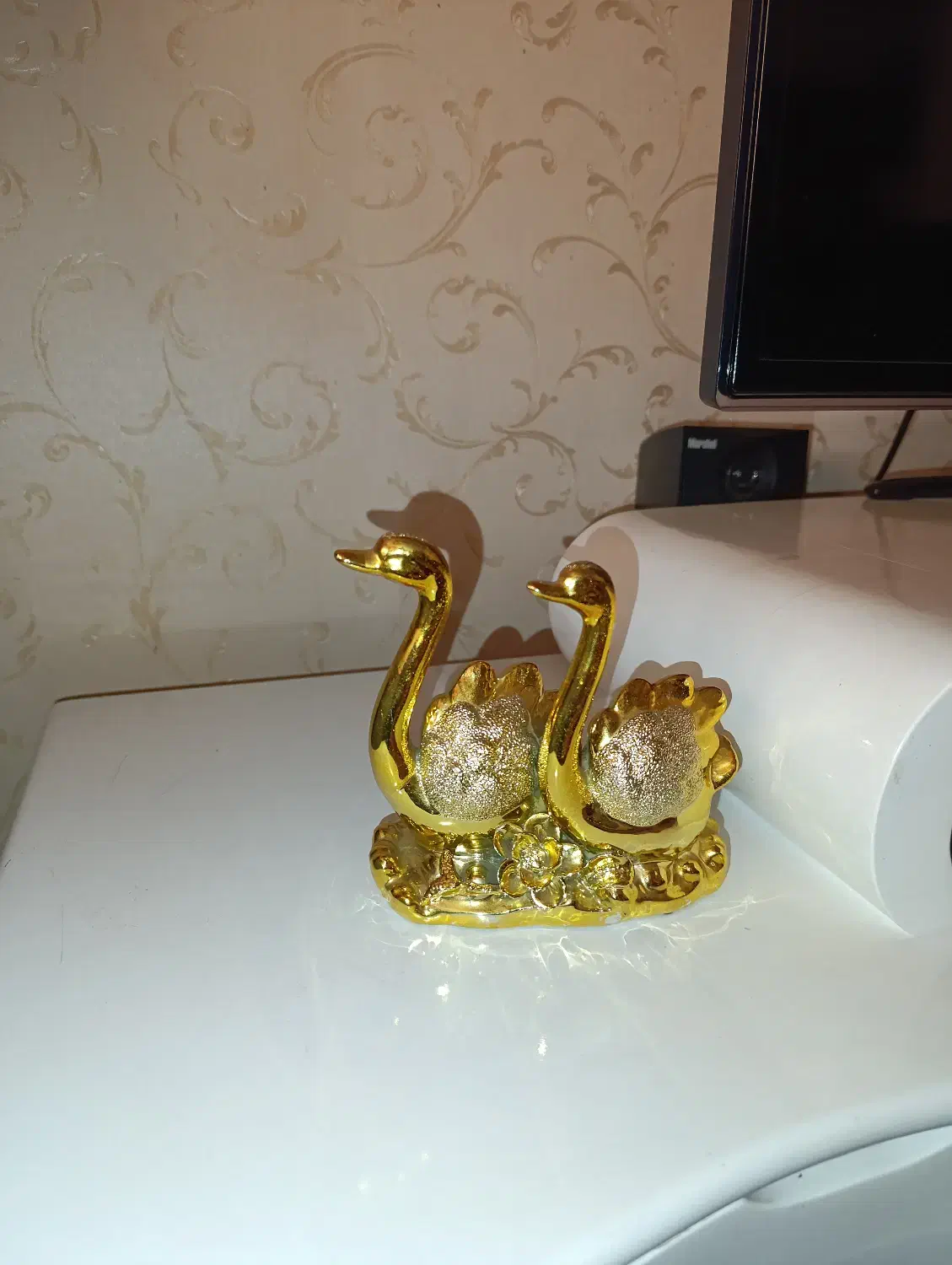 قو طلایی|مجسمه، تندیس، ماکت|گرگان, |دیوار