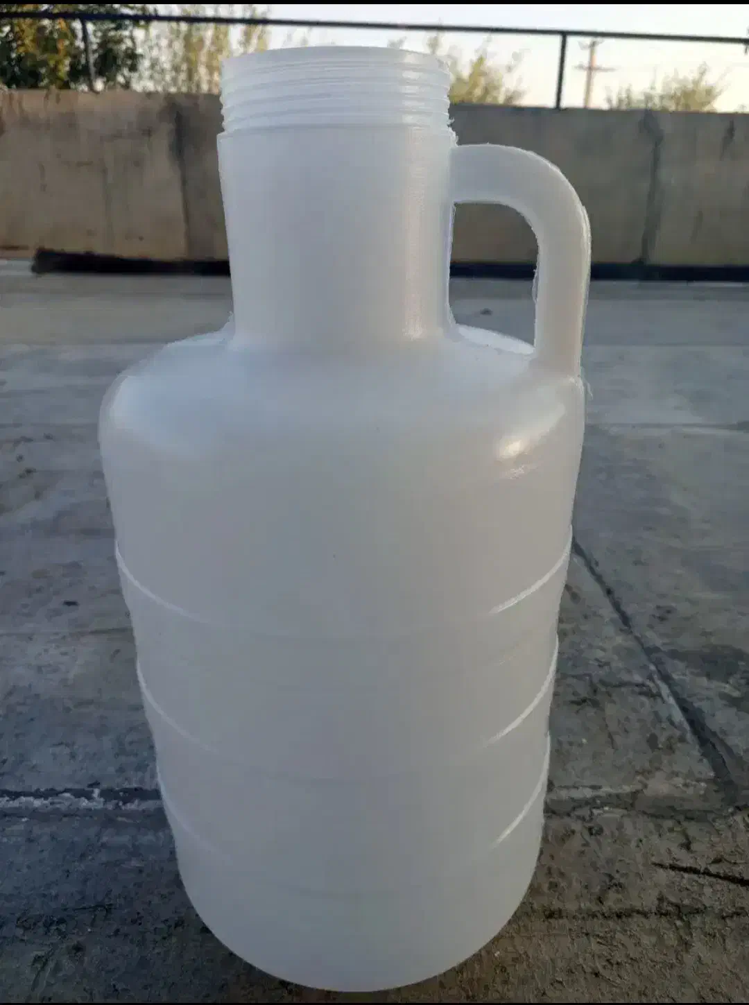 دبه|ظروف نگهدارنده، پلاستیکی، یک‌بارمصرف|پیر سلیمان, |دیوار