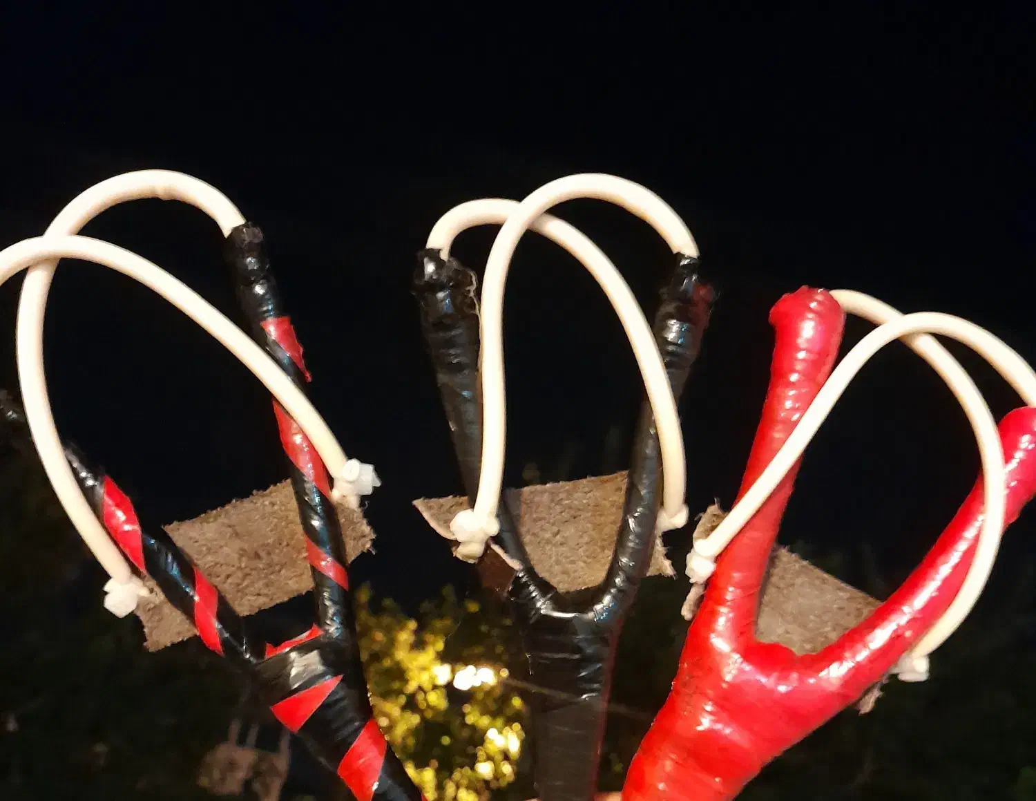 تیروکمان چوبی و ساچمه آهنی موجود است|تجهیزات ورزشی|شیراز, سعدیه شمالی|دیوار