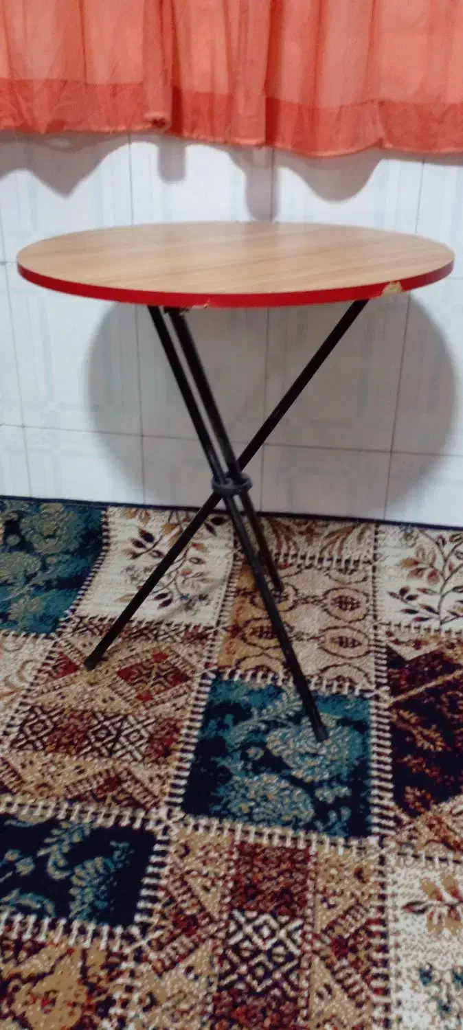 با سلام  یک عدد میز  خاطره  سالم|میز و صندلی غذاخوری|گرگان, |دیوار