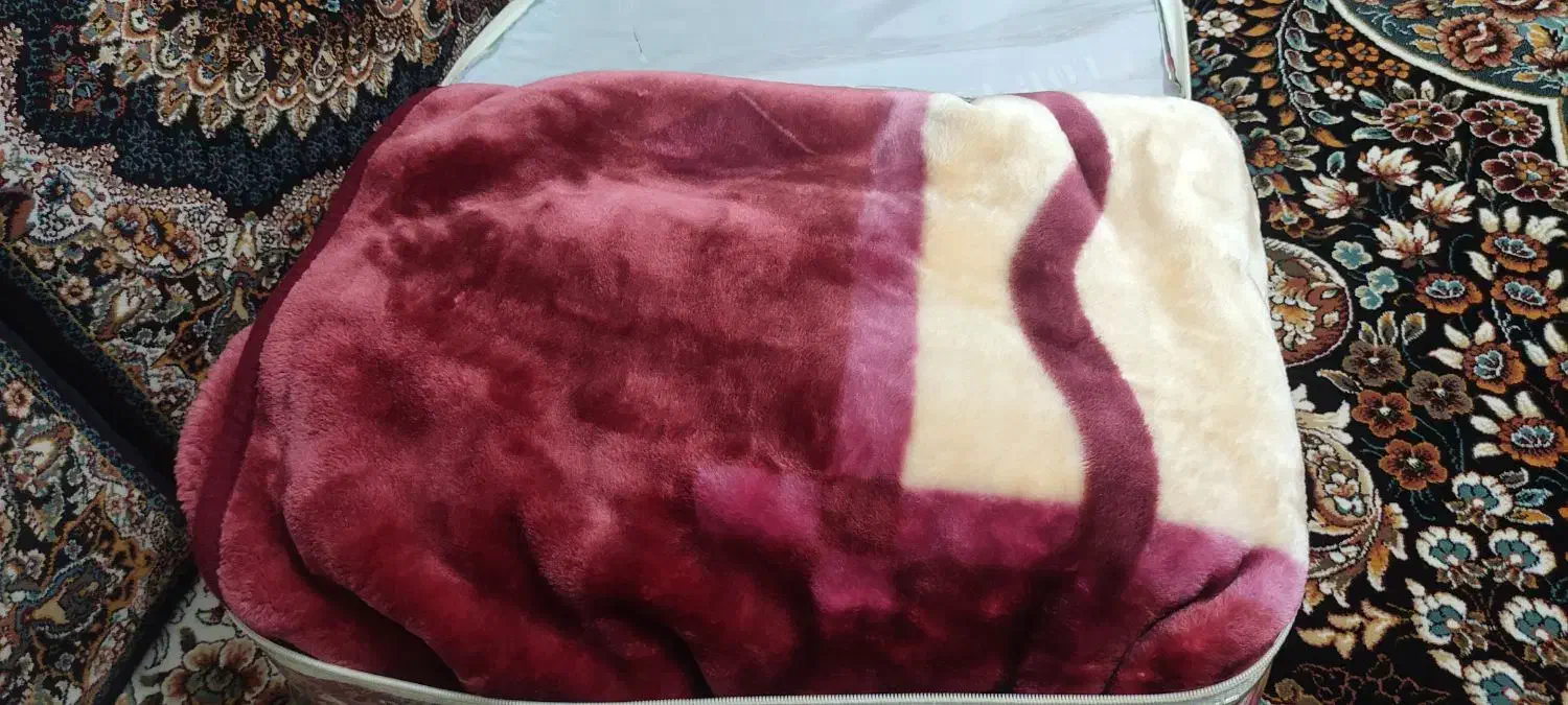 پتو|رختخواب، بالش، پتو|قروه, |دیوار