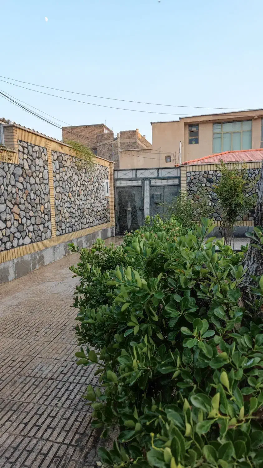 اجاره خانه ویلایی ۳۰۰ متر زمین ۱۶۰ متر بنا|اجارهٔ خانه و ویلا|گلپایگان, |دیوار