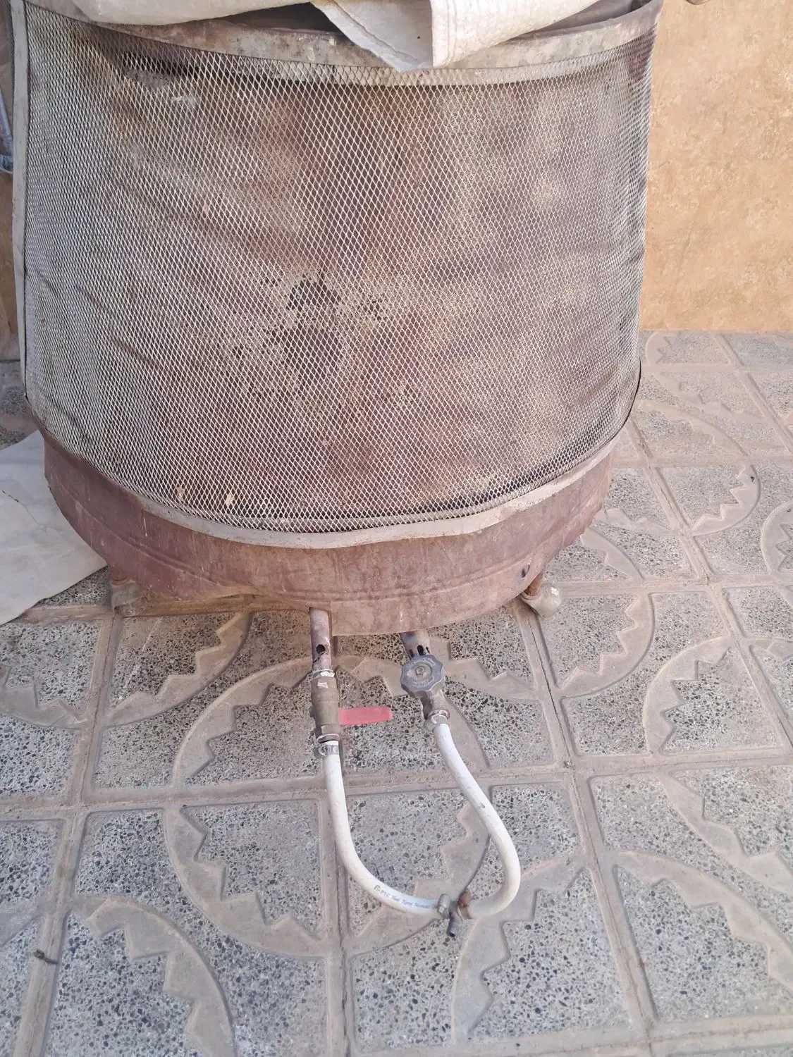 تنورگازی سالم ومیزتلویزیون تمیز وسالم|اجاق گاز و لوازم برقی پخت‌وپز|تربت جام, باغ سنگان سفلی|دیوار