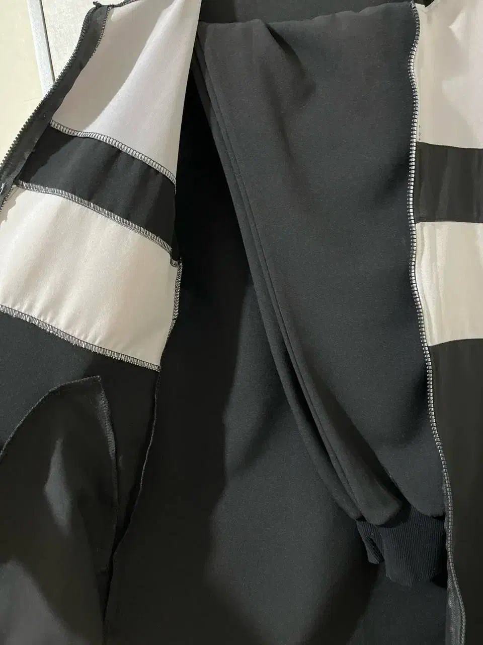 لباس ورزشی|لباس|هشتگرد, فاز ۱ مهستان|دیوار