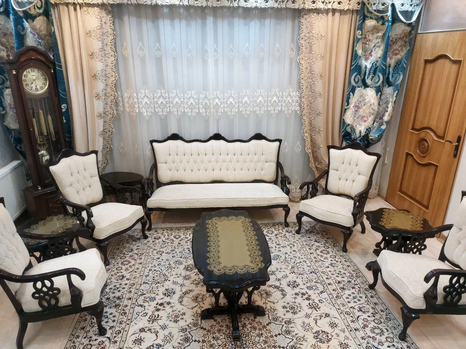 مبل کلاسیک پذیرایی|مبلمان خانگی و میز عسلی|شاهینشهر, نظامی|دیوار