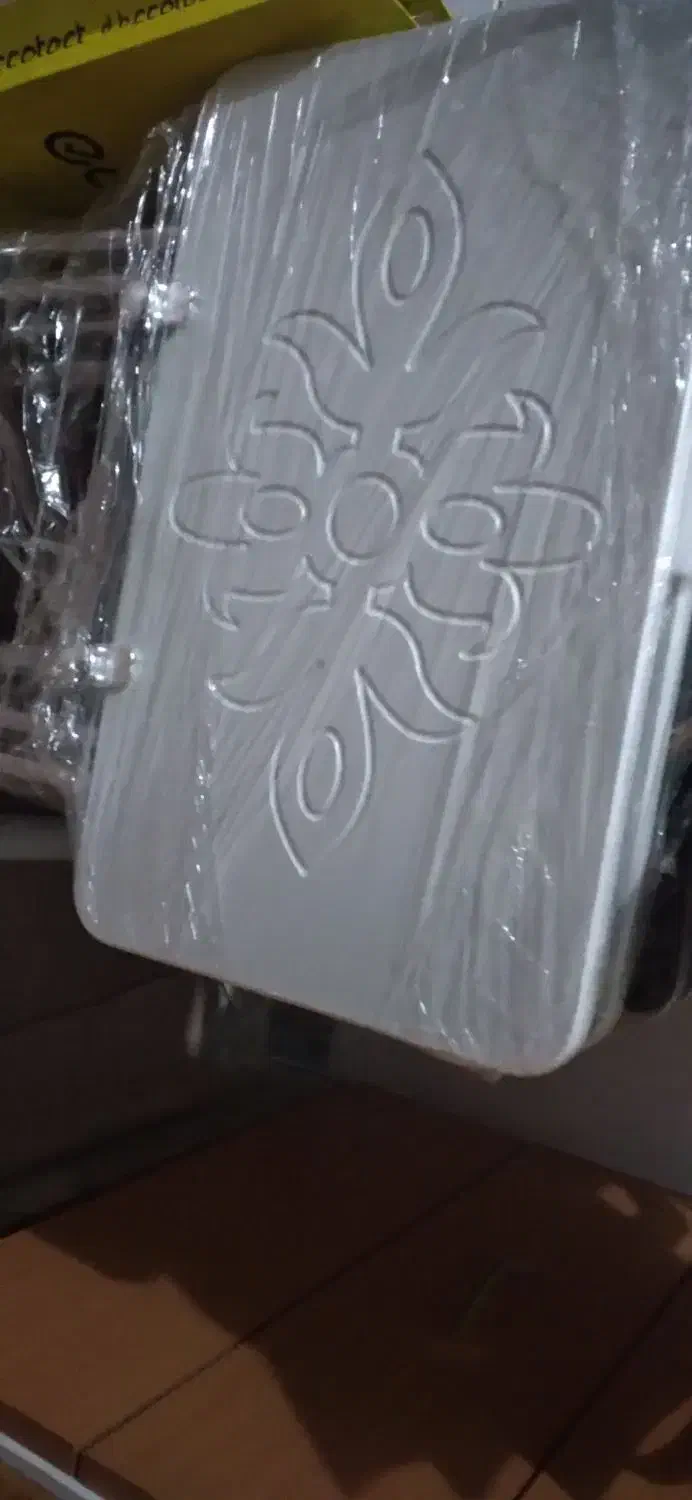 میز تلویزیون در حد نو و میز عسلی چمدانی تاشو  اک|میز تلویزیون|رشت, منظریه|دیوار