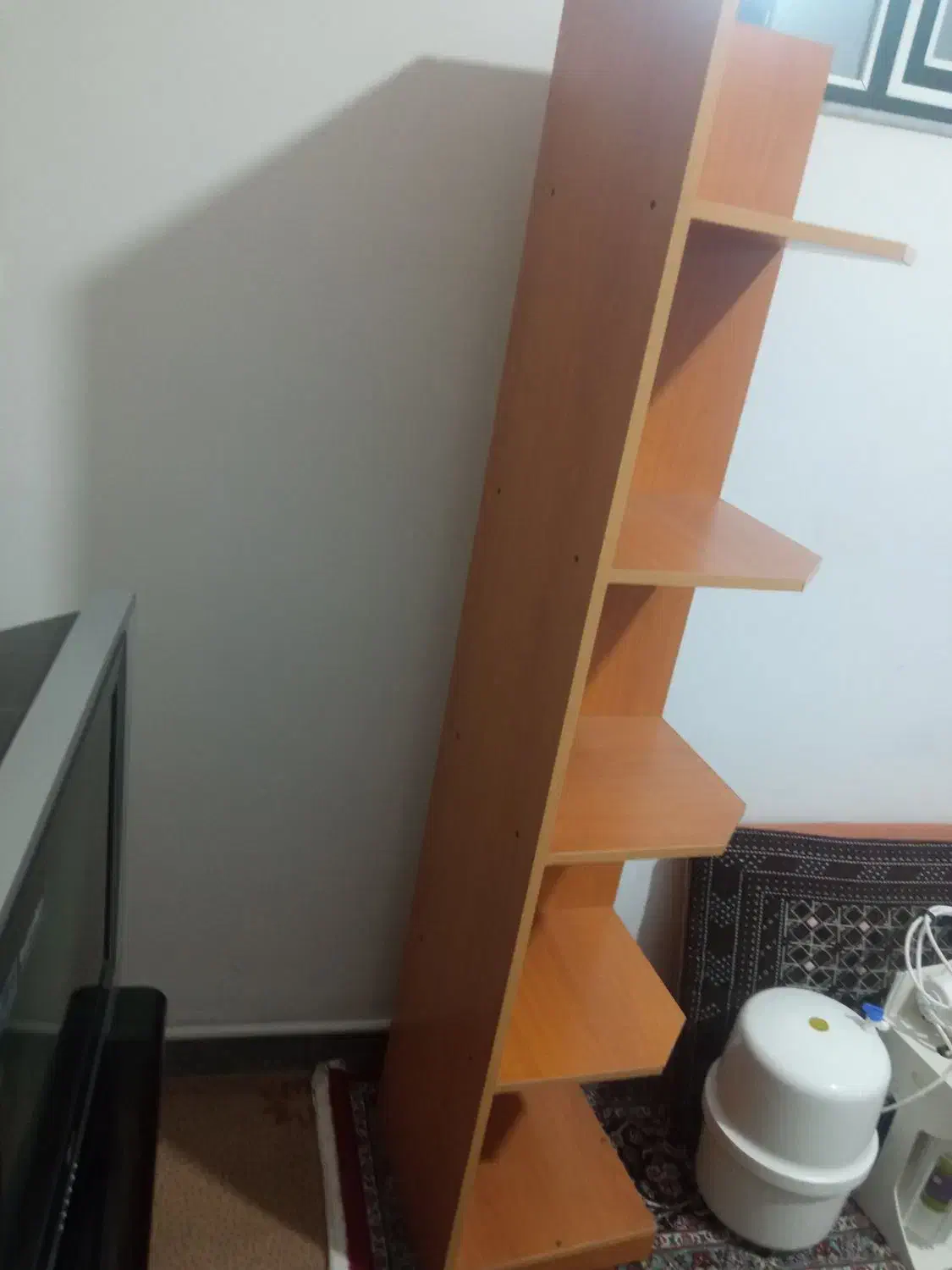 جا عروسکی|کتابخانه، شلف، قفسه‌های دیواری|میانه, |دیوار