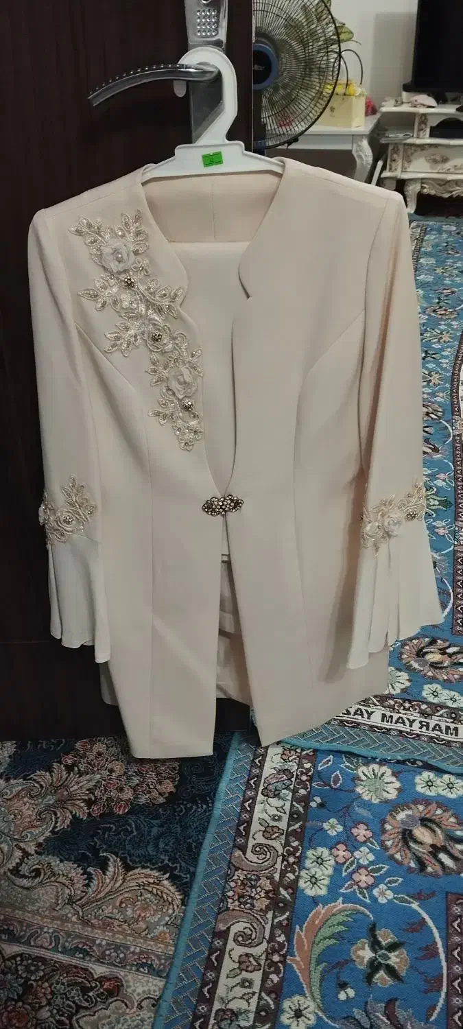 لباس مجلسی|لباس|خمام, |دیوار