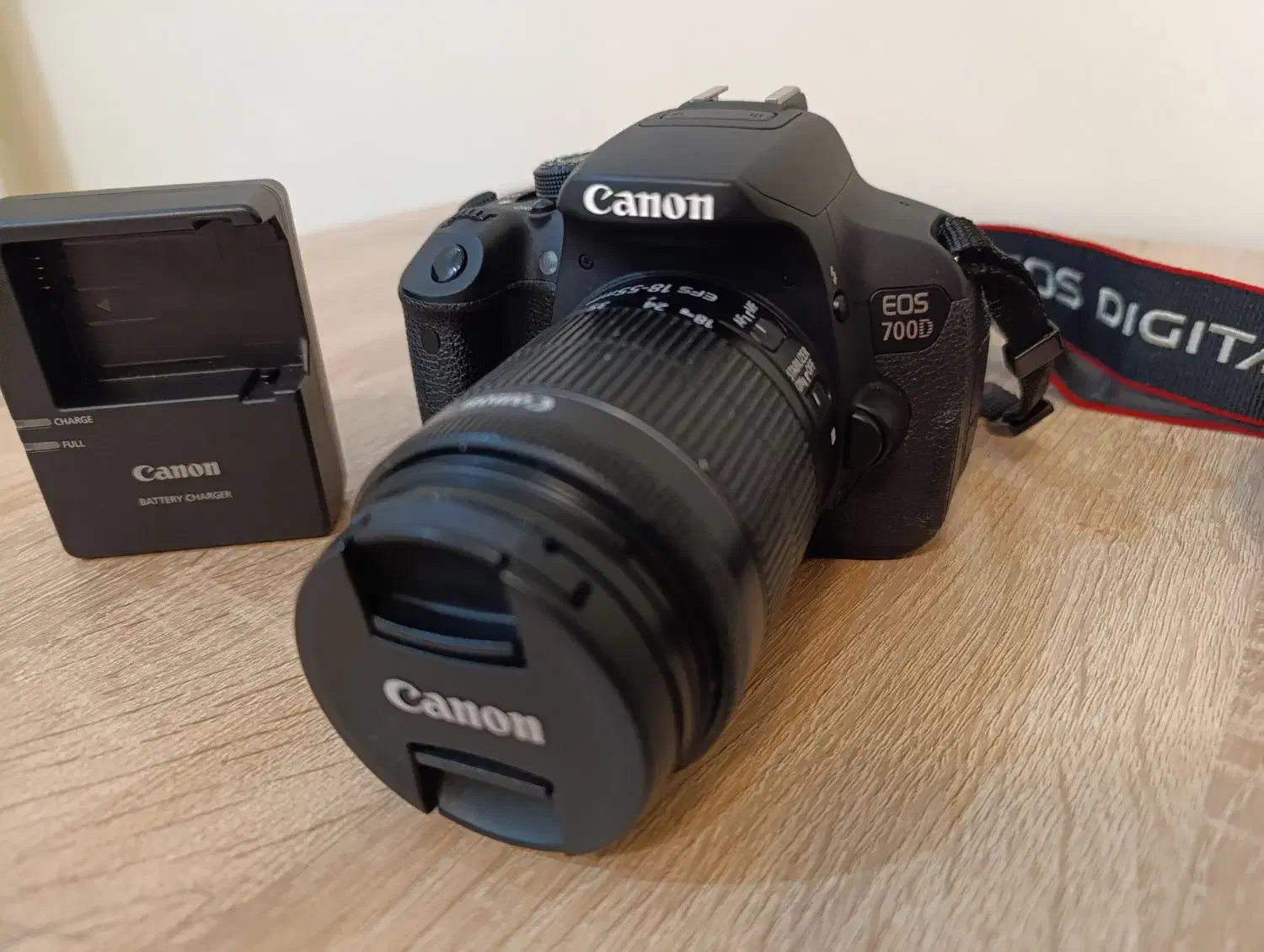 دوربین canon700 D خانگی کم شات|دوربین عکاسی و فیلمبرداری|کرج, مصباح|دیوار