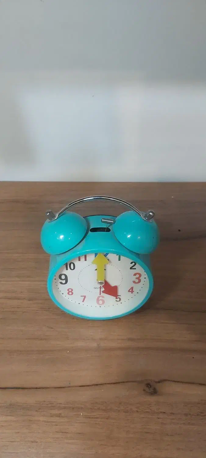 ساعت رومیزی زنگ دار|ساعت دیواری و تزئینی|تهران, پرستار|دیوار